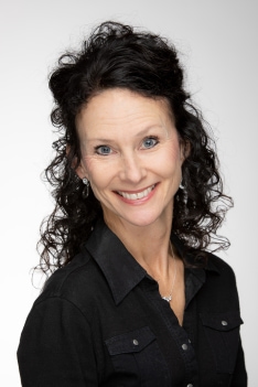 Alyce Andrews Headshot