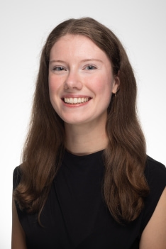Carly Coldren Headshot