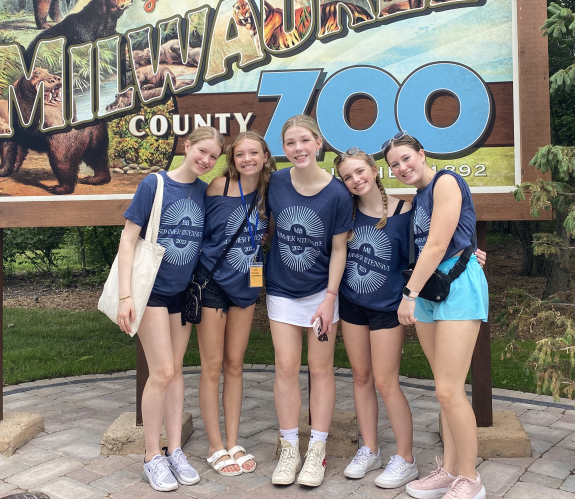 a group of summer intensive students enjoying the Milwaukee County Zoo