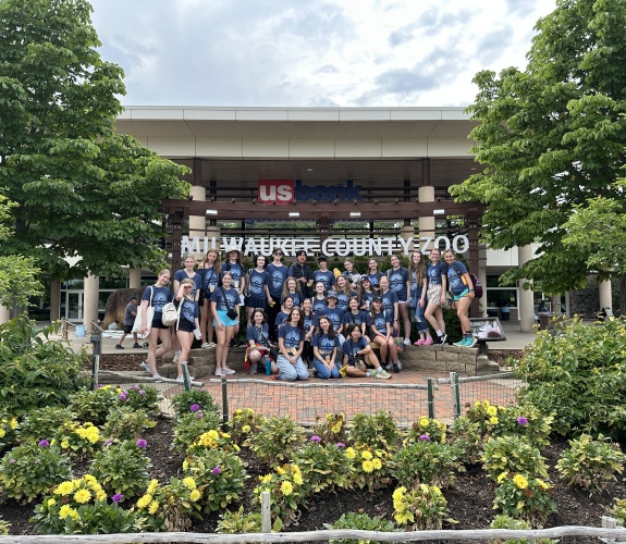 Summer intensive students standing in front of the Milwaukee County Zoo sign