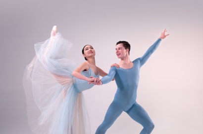 Ayuko Ogino and Issac Allen performing Balanchine's Serenade